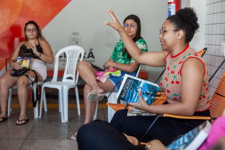 Clube de Leituras Estranhas da Bece discute o livro Oração para desaparecer, de Socorro Acioli