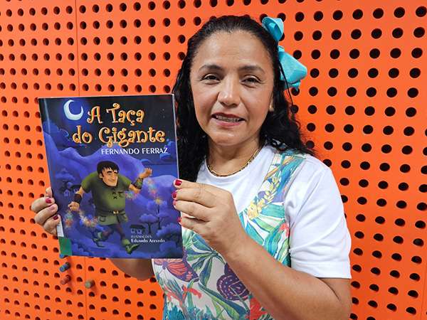 A Hora da História com Rosa Cristina - Leitura do Livro "A taça do gigante" de Fernando Ferraz 7 A taca do Gigante