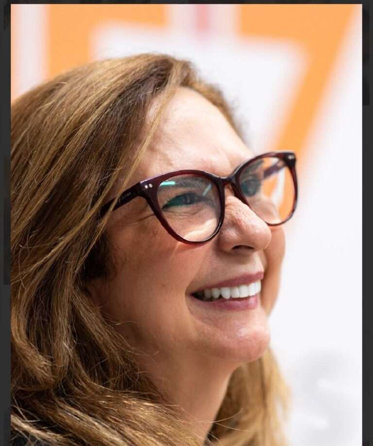 Oficina de Iniciação à Escrita Literária: cadê a vírgula que estava aqui? com Iris Cavalcante