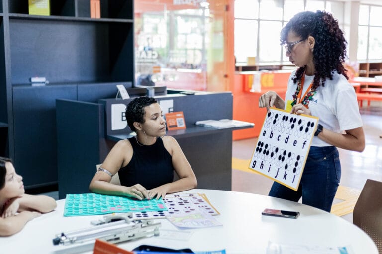 Bece participa de seminário nacional sobre os 200 anos do Sistema Braille na Paraíba