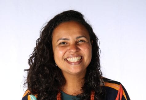 AUTORA LUIZETE VICENTE Foto de Welly Soares e1766611802532