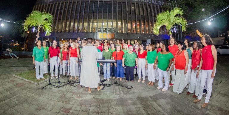 Bece realiza noite especial de Natal com apresentações musicais