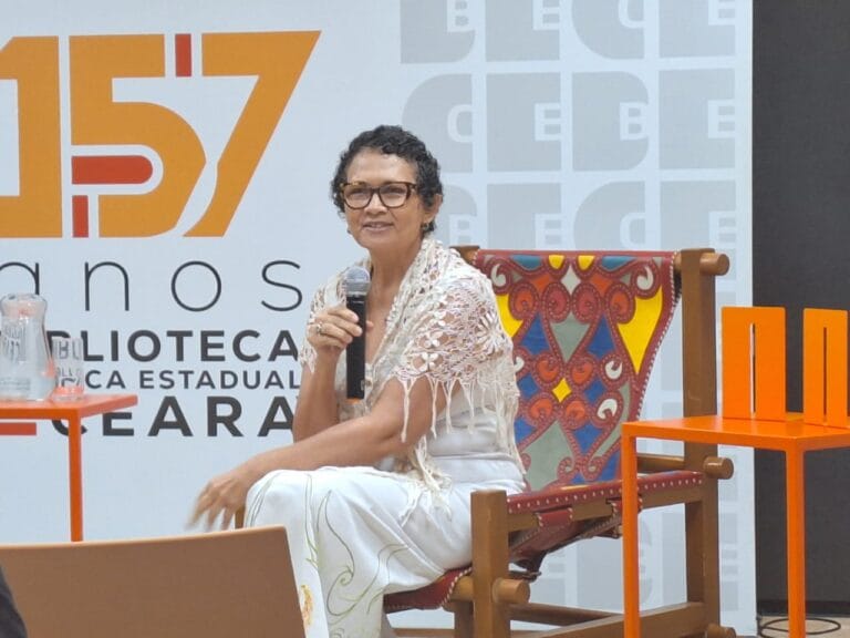 Oficina “Bordado & Poesia: Manoel de Barros” com Anastacia Helena