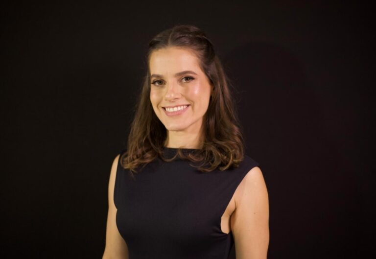 Oficina “Poesia em Libras” com Renata Freitas