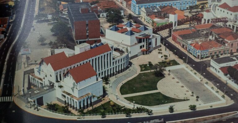 Fortaleza em páginas vivas: exposição na Bece transforma 300 anos da cidade em experiência sensível